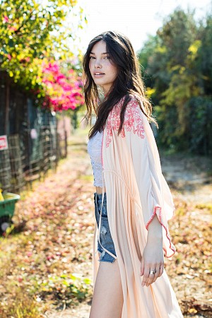 FLORAL EMBROIDERY KIMONO