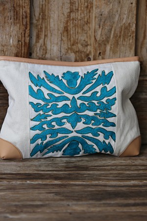 EMBROIDERED CANVAS CLUTCH EMBROIDERED CANVAS CLUTCH
